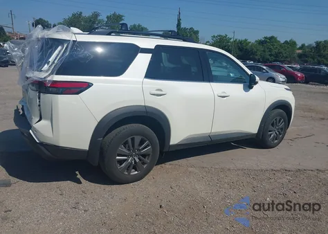 2024 Nissan Pathfinder Sv 4Wd z USA, uszkodzony, nr VIN 5N1DR3BC5RC237574